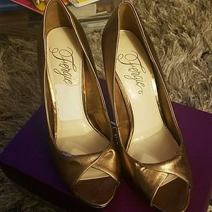 Fergie open toe heel in Bronze color size 8